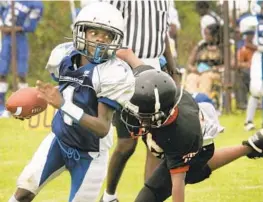  ?? GINA FONTANA/SUN SENTINEL ?? Pompano Cowboys player Lamar Jackson breaks away from a Boynton Beach Bulldogs defender in 2006.