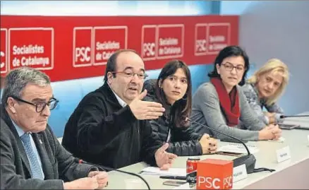  ?? ÀLEX GARCIA HOYUELOS ?? Àngel Ros, Miquel Iceta, Núria Parlon, Eva Granados y Pilar Díaz durante la ejecutiva de ayer