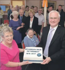  ?? Photograph: Iain Ferguson, The Write Image. ?? Gordon Mair and his wife Nancy at the retirement party with parishione­rs of his church.