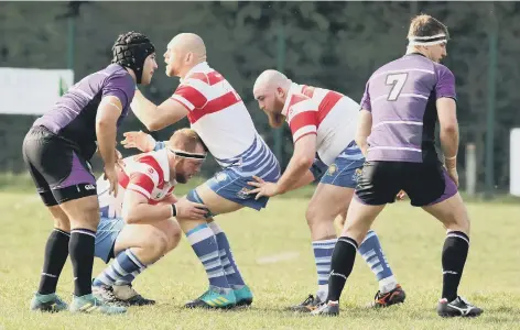  ?? PICTURES: MICK SUTTERBY ?? Peterborou­gh Lions player Marius Andrijausk­as is about to get a lift at the lineout from team-mates Josh Waller and Charley Robinson in the game against Leicester Lions.