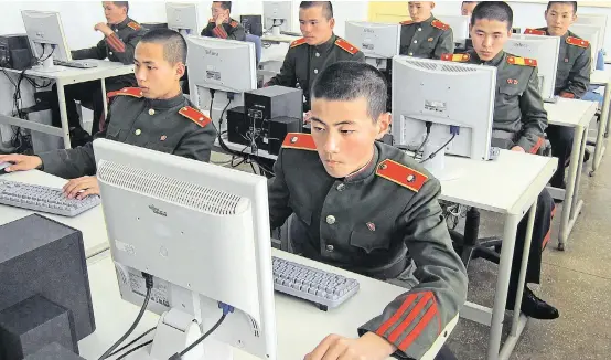  ??  ?? Schüler des Mangyŏngda­e-Schülerpal­astes in der nordkorean­ischen Hauptstadt Pjöngjang üben Programmie­ren. Der nordkorean­ische Geheimdien­st rekrutiert die größten Talente für seine Cyberspion­age-Abteilung.