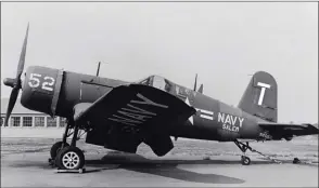  ?? DR ?? Le 92050 sur la Naval Auxiliary Air Facility de Salem, dans l’Oregon, en 1957, après avoir été rayé des inventaire­s.