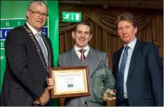  ??  ?? Gordon Kavanagh of Talbot Wexford receiving his overall employee of the year award from IHF President, Michael Lennon and Aidan Quirke, Chair IHF South East Branch.