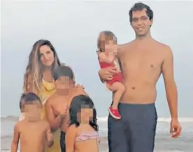  ??  ?? Familia. Chirino, su mujer, sus tres hijos, y el hijo de ella, a quien mató.