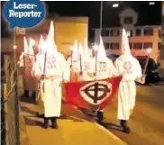  ??  ?? Der KKK-Aufmarsch an der Schwyzer Fasnacht.