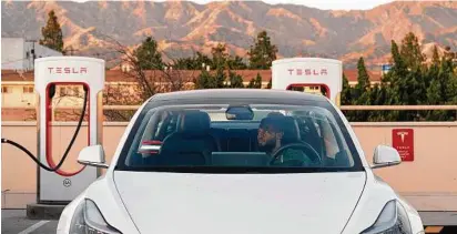  ?? Philip Cheung / New York Times ?? Elon Musk, Tesla’s chief, insists that its coming “full self-driving computer” will handle any task.