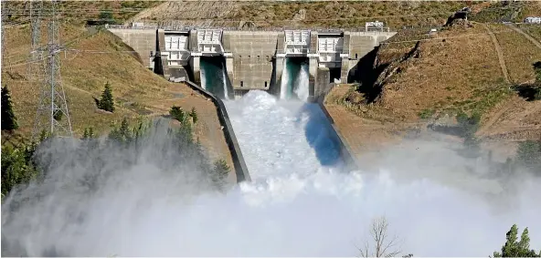  ?? JOHN BISSET/ STUFF ?? Spilling water at the Benmore power station.