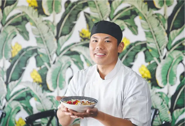  ?? Picture: BRENDAN RADKE ?? LOOKING UP: Lee Nee Chang has gained full-time employment as a breakfast chef at Smith Street Cafe at Cairns North.
