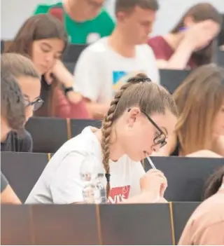  ?? EFE ?? Alumnos en la prueba de Selectivid­ad en la Universida­d Pompeu i Fabra