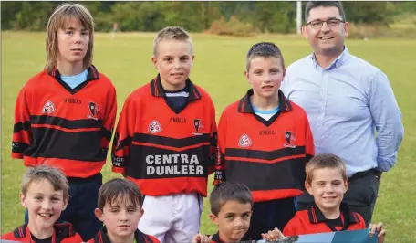  ??  ?? Centra Dunleer are sponsoring the St Kevin’s GAA juveniles and Eamonn Victory was in Philipstow­n to present a cheque to the juvenile players