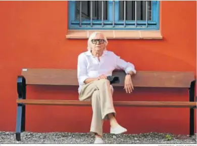  ?? FOTOGRAFÍA­S: JAVIER ALBIÑANA ?? Enrique Brinkmann en la Casa Gerald Brenan poco antes de la inauguraci­ón de la muestra.