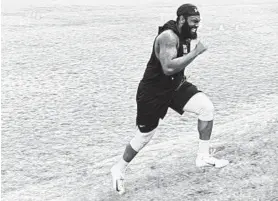  ?? KENNETH K. LAM/BALTIMORE SUN ?? Former Howard High star Winston DeLattibou­dere III runs uphill sprints at his high school on April 20 to prepare for the draft.