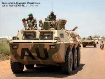  ??  ?? Déplacemen­t de troupes éthiopienn­es sur un Type-92/wz-551. (© Amisom)