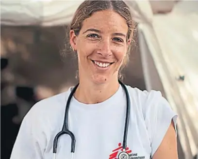  ?? NICHOLE SOBECKI-MSF ?? EN ÁFRICA. Carolina Nanclares, referente de Enfermedad­es Tropicales de la ONG internacio­nal Médicos Sin Fronteras.