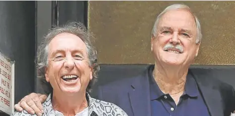  ?? // REUTERS ?? Eric Idle y John Cleese se acaban de lanzar los trastos en Twitter como si fueran estrellas de trap