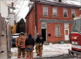 ?? BRIAN HUBERT -- DAILY FREEMAN ?? Kingston Fire Department personnel at the scene of Sunday’s fire on Brewster Street.
