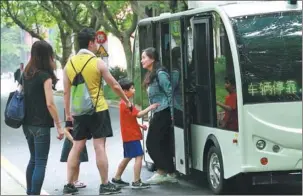  ?? PROVIDED TO CHINA DAILY YIN LIQIN / CHINA NEWS SERVICE ?? Above: Passengers get on a driverless minibus at Shanghai Jiao Tong University in May. Left: An engineer adjusts the software settings of a driverless sweeper truck at the Tus-Caohejing Science Park in Shanghai in April.