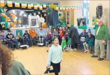  ?? Events) (Pic: CTR ?? Some Irish dancing and traditiona­l music in the community hall in Castletown­roche on Sunday.
