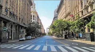  ?? CEDOC PERFIL ?? SABADO VERSUS JUEVES. La avenida Diagonal Norte con el fondo detrás del Obelisco, el 1º y el 6 de abril, dos formas de manifestar apoyo y rechazo a Macri.