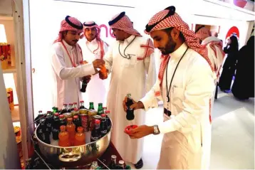  ?? — Reuters photo ?? Saudi men buy soft drinks at Saudi Arabia’s first commercial movie theater in Riyadh, Saudi Arabia.