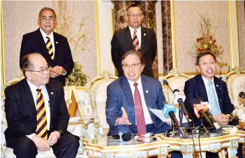  ?? — Photo by Roystein Emmor ?? Abang Johari addresses the media flanked by deputy premiers Datuk Amar Douglas Uggah Embas (left) and Dato Sri Dr Sim Kui Hian.