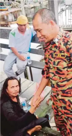  ??  ?? NADA ditemui tidak jauh dari perahu yang ditinggalk­an di Kampung Brunei, Dalat.