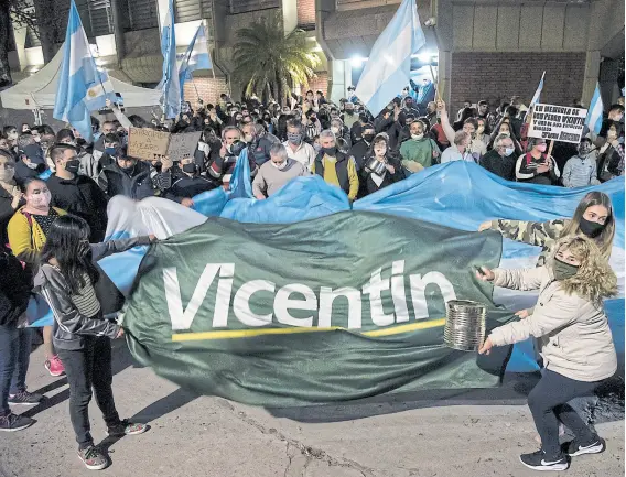  ?? Marcelo Manera ?? Habitantes de Avellaneda, hace unos días, manifestar­on su rechazo a la intervenci­ón y la expropiaci­ón de la firma