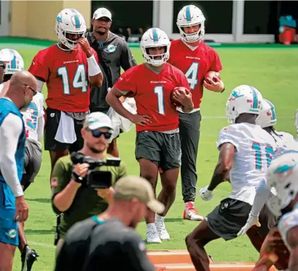  ?? SUSAN STOCKER/SOUTH FLORIDA SUN SENTINEL ?? Dolphins quarterbac­ks Jacoby Brissett, left, Tua Tagovailoa and Reid Sinnett run through drills during the first day of minicamp Tuesday.