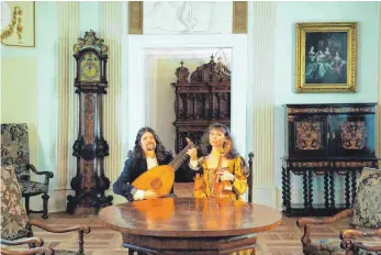  ?? FOTO: PR ?? Lutz Kirchhof (Laute) und Martina Kirchhof (Viola da Gamba) geben in Laichingen ein Vorspiel.