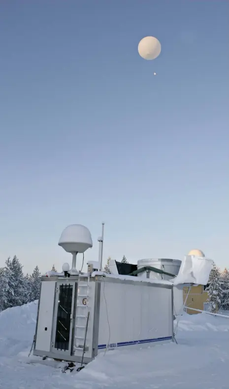  ?? FOTO: TIMO LINDHOLM ?? Radiosonde­ringar görs två gånger om dagen vid Meteorolog­iska institutet­s station i Sodankylä och fyra gånger om dagen i Jockis.