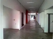  ??  ?? Sala totalmente vazia de imóvel alugado para sediar DPs