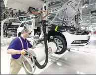  ??  ?? VW Zwickau soll reiner Elektrosta­ndort werden. Die Produktion von Golf und Passat wäre hier dann vorbei.