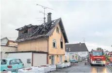  ?? FOTO: THOMAS WARNACK ?? In der Nacht zum Sonntag hat dieses Einfamilie­nhaus in Herberting­en gebrannt.