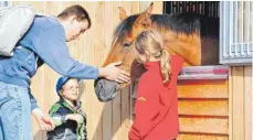  ?? FOTO: STEPHAN KUBE ?? Die Leser der Schwäbisch­en Zeitung bekommen auf dem Haupt- und Landgestüt Marbach eine Führung.