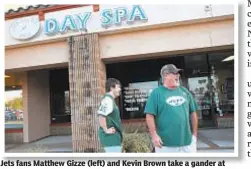  ??  ?? Jets fans Matthew Gizze (left) and Kevin Brown take a gander at Jupiter, Fla., spa where Patriots owner Robert Kraft (main photo) is accused of doing his dirty deeds.