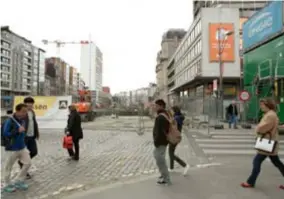  ?? FOTO DIRK KERSTENS ?? Het kruispunt aan de De Keyserlei. “De toegangspo­ort van Antwerpen voor de meeste toeristen ziet er niet uit”, zegt Turan.