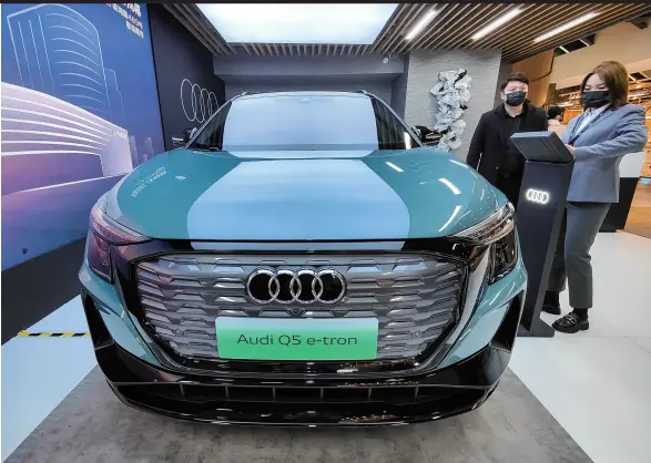  ?? ?? 豪华品牌纷纷加快了在­电动车领域的步伐视觉­中国图
