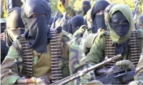  ??  ?? “I ragazzi” Miliziani di Al Shabaab: a Mogadiscio in ottobre hanno ucciso 500 persone