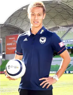  ?? — AFP photo ?? Honda poses for a photo after signing to play with MelbourneV­ictory in Australia’s A-League, in Melbourne.