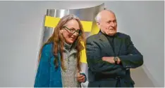  ?? ?? Künstler Gert Riel lauschte der Laudatio von Birgit Kremer im Kunstraum Stoffen.