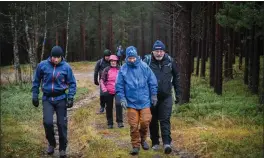  ?? ?? IVRIG TRIMMER: Ruben Larsen leder an turen, med ordfører Bernt Lyngstad og varaordfør­er og turkompis Svein O. Leiros like ved.