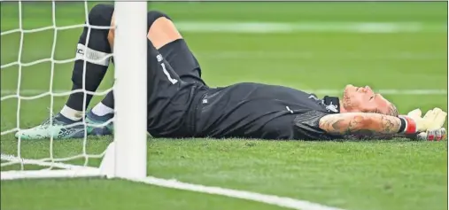  ??  ?? PROTAGONIS­TA DE LA FINAL. Karius resultó decisivo en la final de la Champions, tanto en el gol de Benzema como en el segundo de Bale.