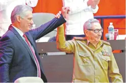  ??  ?? El presidente cubano, Miguel Díaz-Canel, y Raúl Castro, quien renunció como primer secretario del PCC, al concluir ayer el congreso del partido en La Habana.