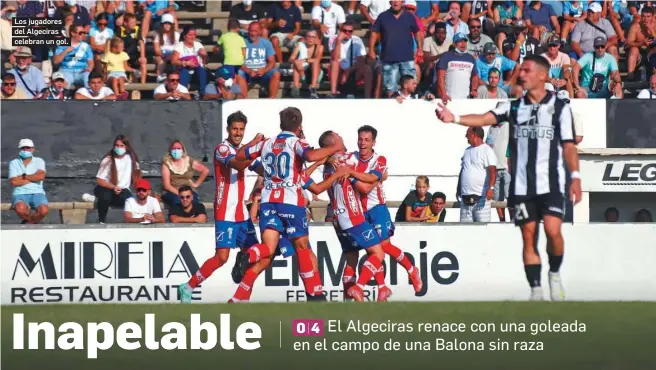  ?? ERASMO FENOY ?? Los jugadores del Algeciras celebran un gol.