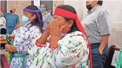  ?? ?? Religiosos Y miembros de la sociedad en general lloraron ayer durante la misa celebrada en el templo del Sagrado Corazón de Jesús de esta ciudad, en memoria a Joaquín César Mora Salazar, “el Morita”, y Javier Campos Morales, “el Gallo”