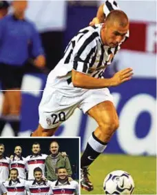  ??  ?? Sopra, Marco Di Vaio, in un’amichevole contro il Manchester United, nel 2003. A sinistra, nella squadra di calcio a 8 con cui gioca adesso