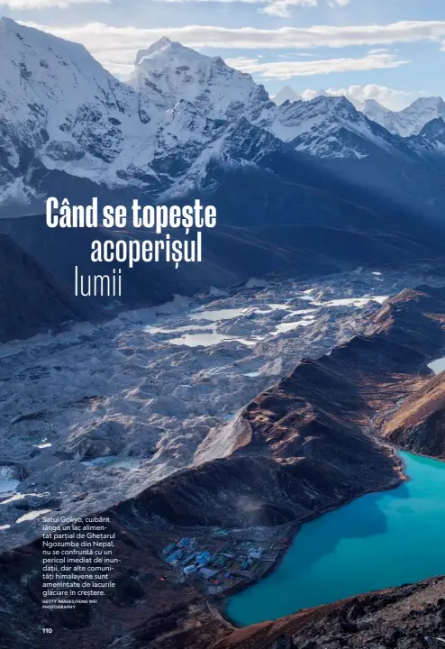  ?? GETTY IMAGES/FENG WEI PHOTOGRAPH­Y ?? Satul Gokyo, cuibărit lângă un lac alimentat parțial de Ghețarul Ngozumba din Nepal, nu se confruntă cu un pericol imediat de inundații, dar alte comunități himalayene sunt amenințate de lacurile glaciare în creștere.