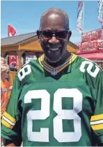  ?? HENDRICKS MARTIN ?? Willie Buchanon poses for a photo at a recent Packers alumni event.