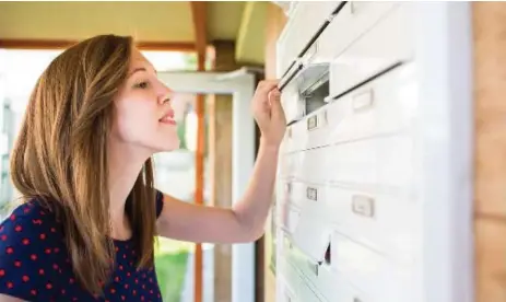  ?? SHUTTERSTO­CK ?? Replacing multiple screens and other digital clutter with a well-designed physical copy (such as mail) helps the mind focus.