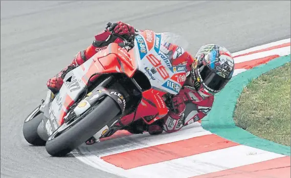  ?? FOTO: PEP MORATA ?? Jorge Lorenzo ya ha sumado su primera victoria y su primera pole con Ducati este 2018 Tras el triunfo de Mugello busca el bis en el Circuit de Barcelona-Catalunya